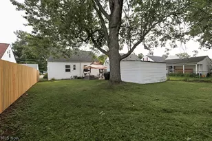 521 Cambridge Ave, Elyria, OH 44035 - Photo 3