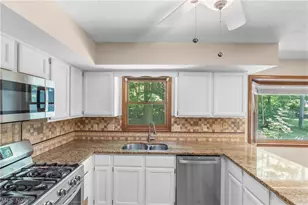 8121 Yorkshire Dr, Mentor, OH 44060 - Photo 5