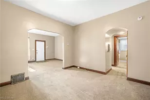909 Brown Ave NW, Canton, OH 44703 - Photo 9
