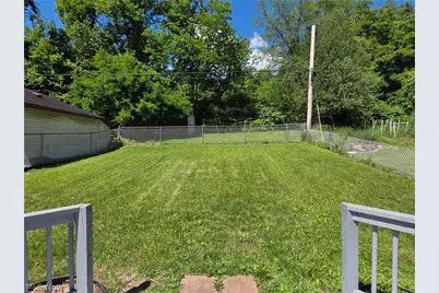239 Hollywood Boulevard, Steubenville, OH 43952 - Photo 5