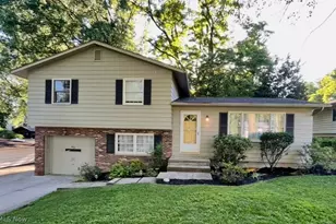 352 Owosso Ave, Fairlawn, OH 44333 - Photo 1