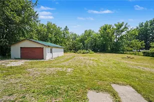 9470 Tallmadge Rd, Diamond, OH 44412 - Photo 15