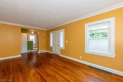 18526 Scottsdale Boulevard, Huber Heights, OH 44122 - Photo 5