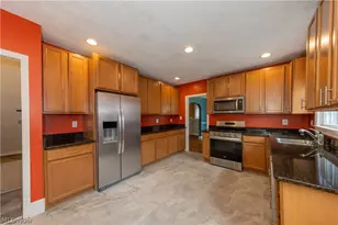 18526 Scottsdale Blvd, Huber Heights, OH 44122 - Photo 11