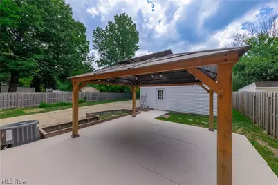 18526 Scottsdale Boulevard, Huber Heights, OH 44122 - Photo 35