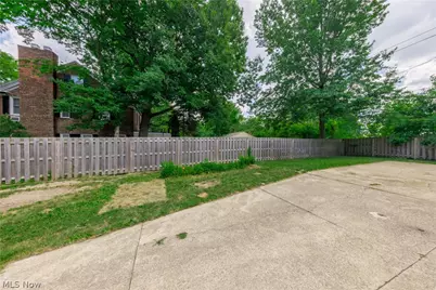18526 Scottsdale Boulevard, Huber Heights, OH 44122 - Photo 37