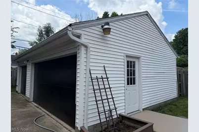 18526 Scottsdale Boulevard, Huber Heights, OH 44122 - Photo 3