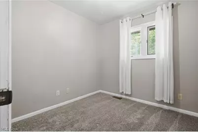 8160 Joyce Road, Grandview Heights, OH 44147 - Photo 25