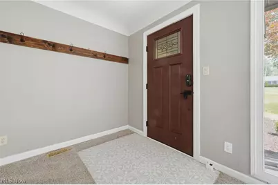 8160 Joyce Road, Grandview Heights, OH 44147 - Photo 9