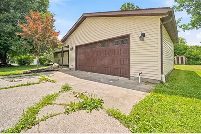 8160 Joyce Road, Grandview Heights, OH 44147 - Photo 5