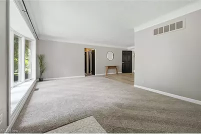 8160 Joyce Road, Grandview Heights, OH 44147 - Photo 9
