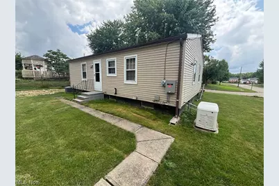 2425 40th Street NE, Canton, OH 44705 - Photo 3