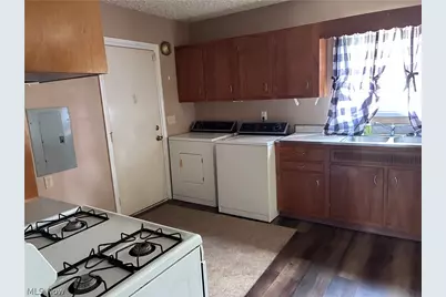 2400 Midway Avenue NE, Canton, OH 44705 - Photo 9