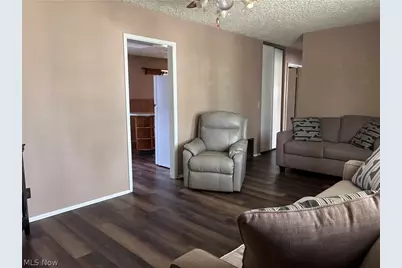 2400 Midway Avenue NE, Canton, OH 44705 - Photo 7