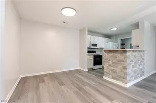 3395 Lenox Village Dr, Fairlawn, OH 44333 - Photo 9