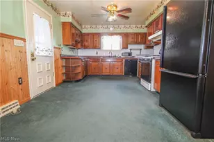 401 W Vine St, Martins Ferry, OH 43935 - Photo 9