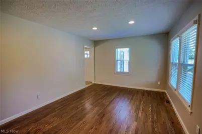492 E Woodsdale Avenue, Akron, OH 44301 - Photo 23