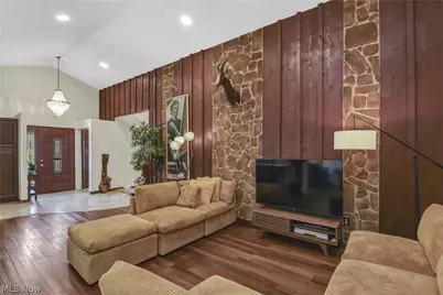 6815 Parkgate Oval, Green Hills, OH 44131 - Photo 7