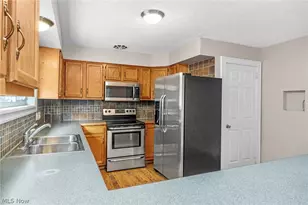 2380 Benton St, Akron, OH 44312 - Photo 11
