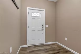 38155 Highgate Bluff Ln, Willoughby, OH 44094 - Photo 3