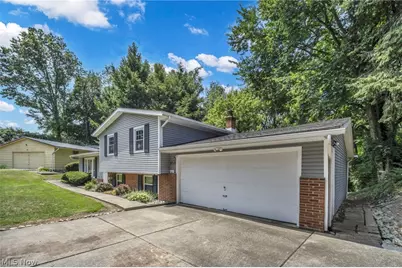 2725 Roberts Avenue NW, Canton, OH 44709 - Photo 3