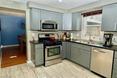 788 Idlewood Avenue, Sheffield Lake, OH 44054 - Photo 5
