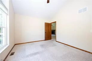 242 Woodbury Cir, Kidron, OH 44618 - Photo 9