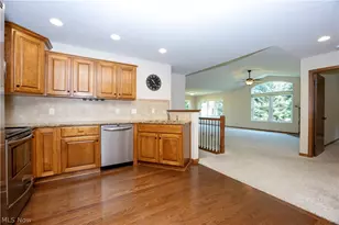 242 Woodbury Cir, Kidron, OH 44618 - Photo 7