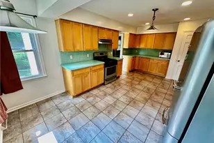 1160 Lisa Ann Dr, Akron, OH 44313 - Photo 13