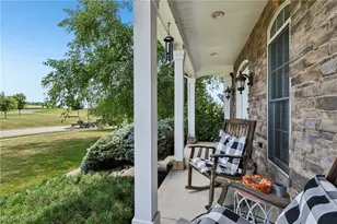 197 Homestead Dr, Columbiana, OH 44408 - Photo 3