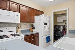 8585 Mandell Dr, Macedonia, OH 44056 - Photo 9