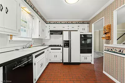 339 E 315th Street, Willowick, OH 44095 - Photo 9