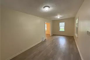 404 Noah Ave, Akron, OH 44320 - Photo 3