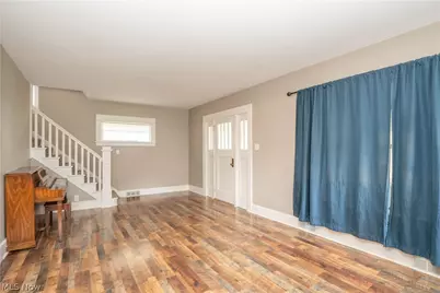 106 W Summit Street, Alliance, OH 44601 - Photo 5