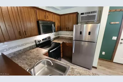 46103 New England Square #B, New Waterford, OH 44445 - Photo 7