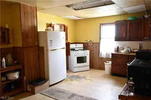 737 Porter Ave, Campbell, OH 44405 - Photo 7