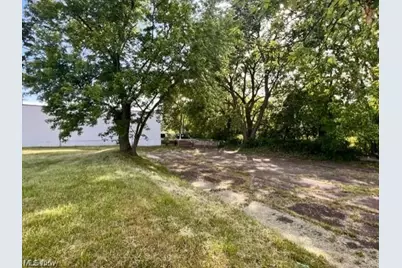 988 W Bowery Street, Akron, OH 44307 - Photo 13