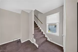 378 Hillwood Dr, Akron, OH 44320 - Photo 3