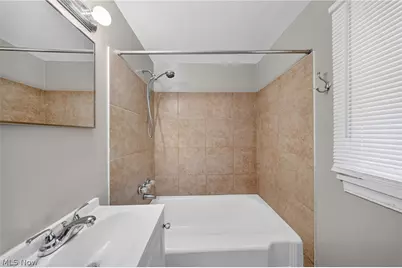 378 Hillwood Drive, Akron, OH 44320 - Photo 23