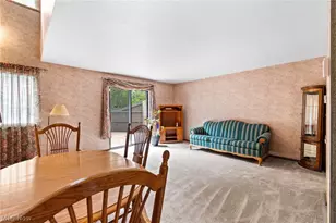 174 St Clair Dr, Akron, OH 44307 - Photo 5