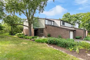 174 St Clair Dr, Akron, OH 44307 - Photo 3