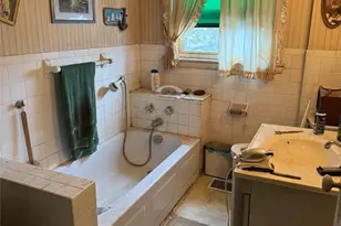 264 5th St NE, Barberton, OH 44203 - Photo 9