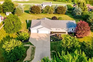 16592 Davis Dr, East Liverpool, OH 43920 - Photo 9