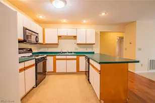 318 Greenwood Dr, Williamstown, WV 26187 - Photo 35