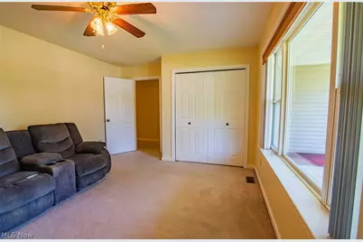 318 Greenwood Drive, Williamstown, WV 26187 - Photo 17