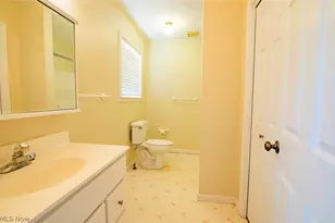 318 Greenwood Dr, Williamstown, WV 26187 - Photo 27