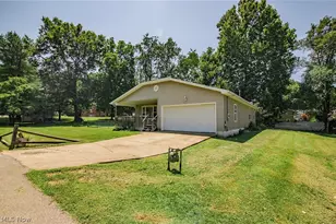 318 Greenwood Dr, Williamstown, WV 26187 - Photo 3