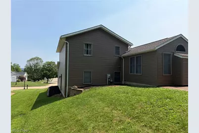 1016 Thomas Drive SW, New Philadelphia, OH 44663 - Photo 7