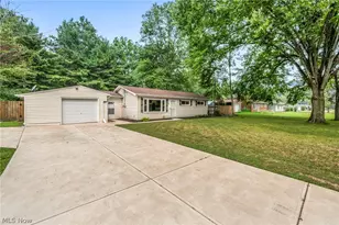 14554 Plum Creek Dr, Columbia Station, OH 44028 - Photo 3