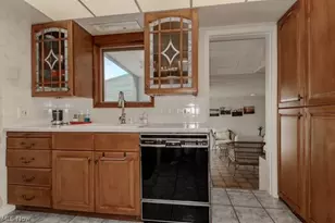 29127 Forestgrove Rd, Willowick, OH 44095 - Photo 9